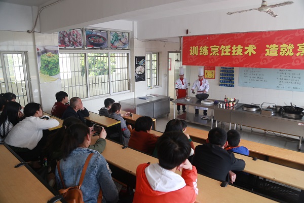 全國(guó)統(tǒng)一咨詢?nèi)? style=