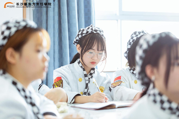 仟吉產(chǎn)品研發(fā)經(jīng)理付亮來我院授課