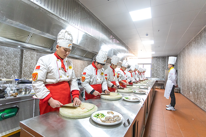 �N���W(xu��)У,�ļҏN���W(xu��)У�̵ĺ�