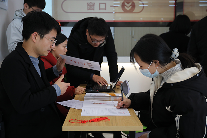 �I(y��)�W(xu��)У