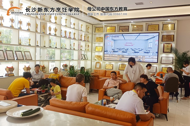 初高中畢業(yè)生學(xué)廚師