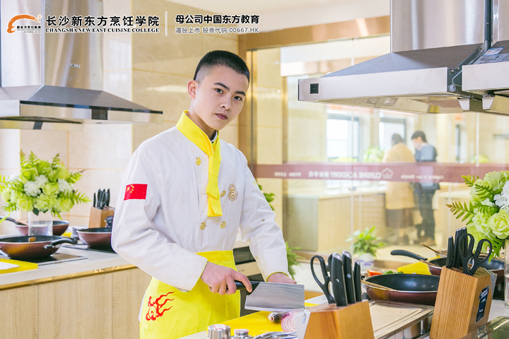 初中生學(xué)廚師