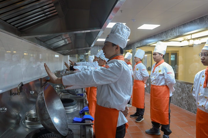 初中畢業(yè)讀長沙新東方