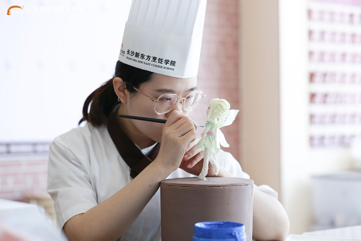 適高中畢業(yè)女生學的專業(yè)