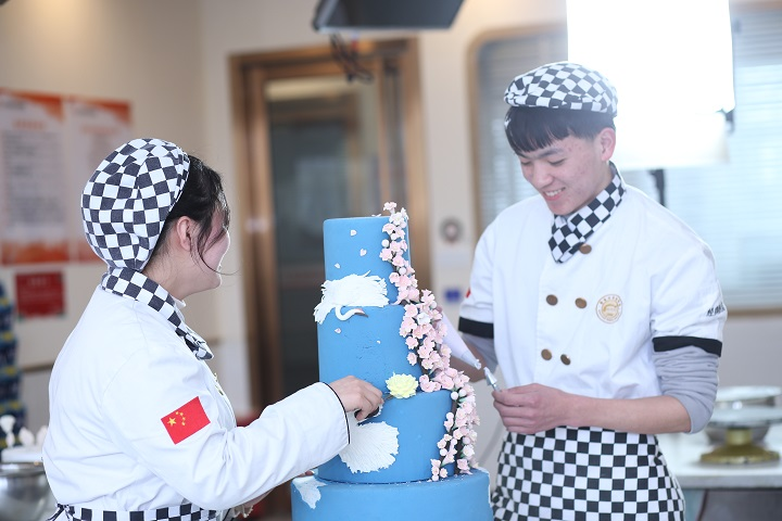 男生學(xué)西點