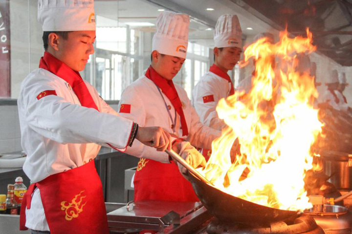 初高中畢業(yè)想學(xué)烹飪選什么學(xué)校