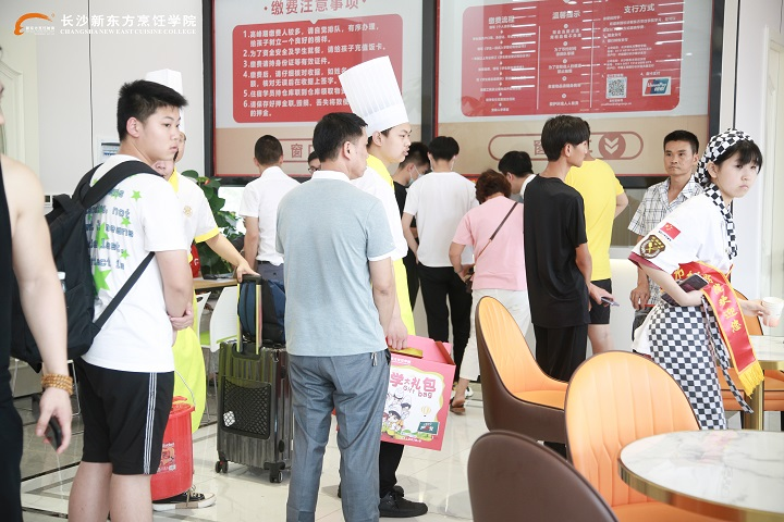 邵陽(yáng)初高中生選擇學(xué)廚師