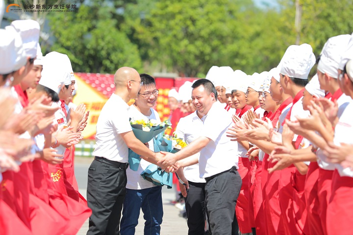 �L(zh��ng)ɳ�|���ܳ�У�ѷ����(hu��)