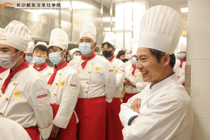 新東方烹飪學(xué)校學(xué)生多少錢一個(gè)月