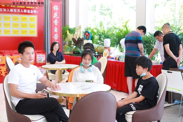 初高中畢業(yè)生學西點的四大好處