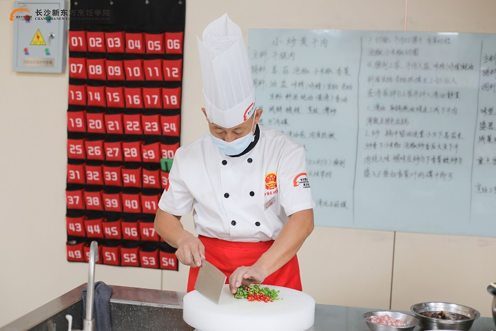 學廚師如何找一家靠譜的烹飪學校