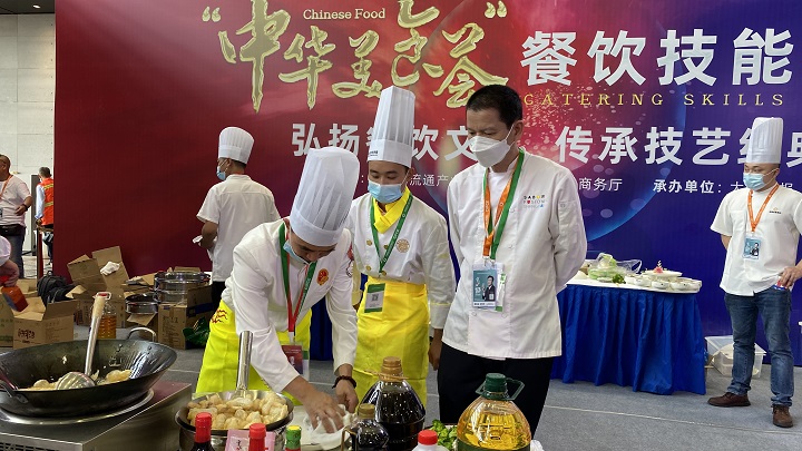 長沙新東方助陣中華美食會餐飲技能展示