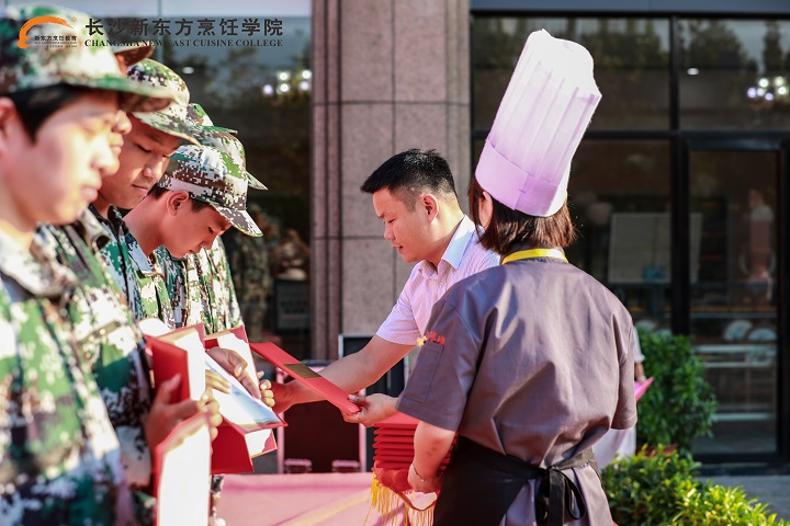 長(zhǎng)沙新東方2021級(jí)新生軍訓(xùn)閱兵儀式