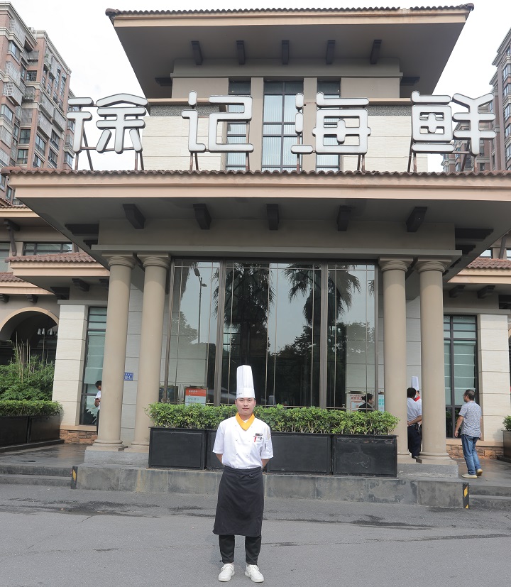 優(yōu)秀學子洪有兵