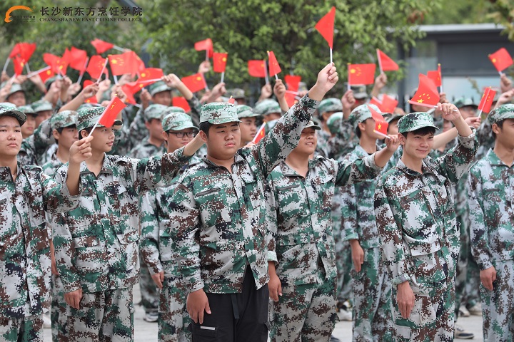 長沙新東方新生軍訓閱兵