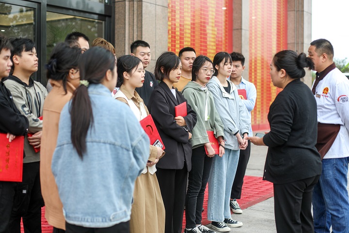 畢業(yè)歡送會(huì)