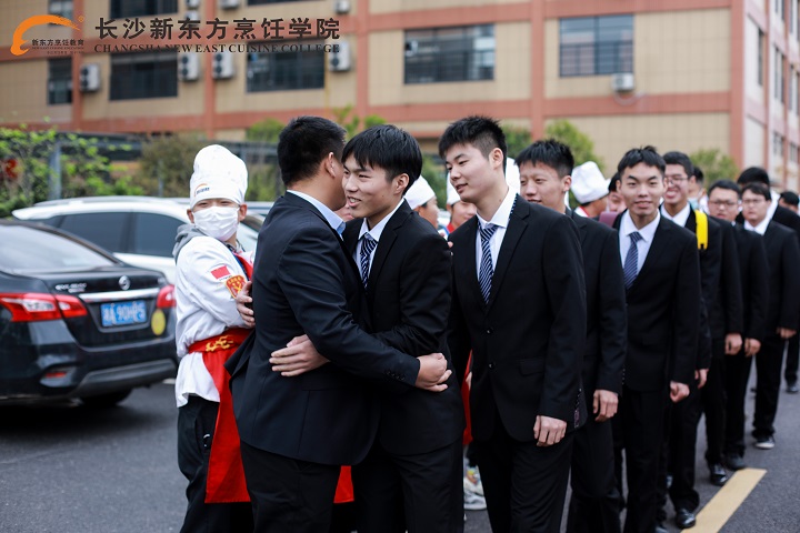 長(zhǎng)沙新東方烹飪學(xué)校中餐專業(yè)畢業(yè)歡送會(huì)