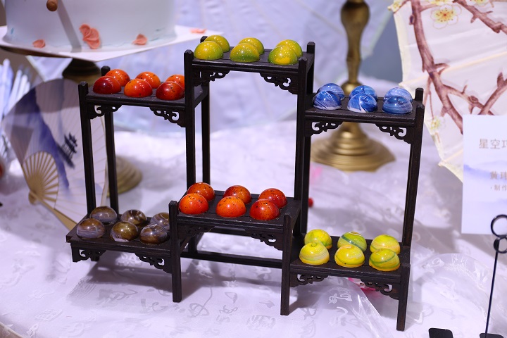 西點(diǎn)展臺(tái)