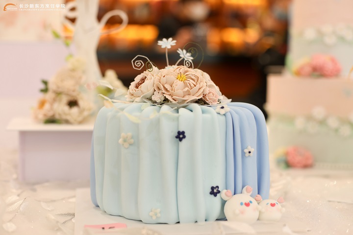 16�q���ҵ�Ů��