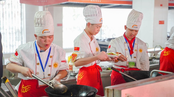 初高中畢業(yè)生