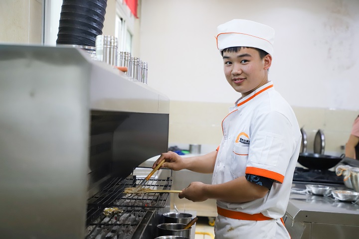 ���ݶ���С����ɫ��Ӗ(x��n)��