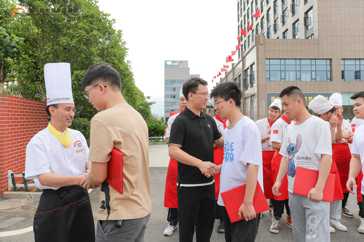 �g���Lɳ�|���W(xu��)�ӱ�������