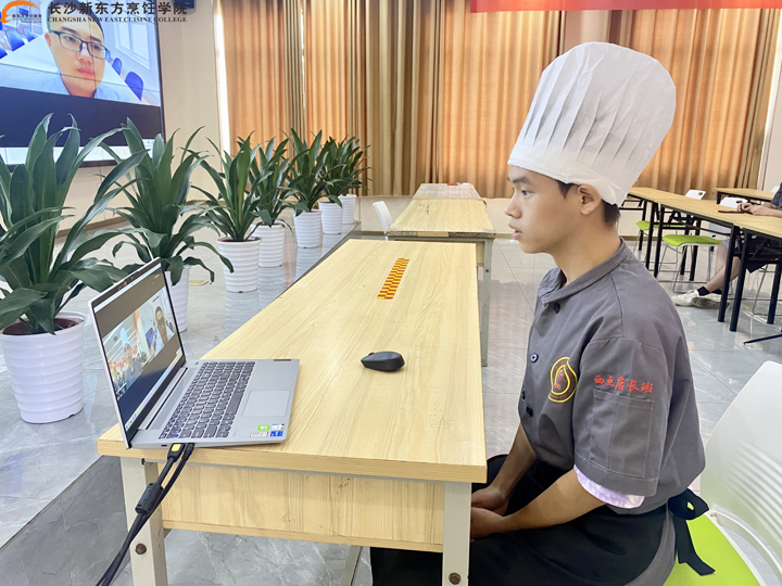 �ƶ���Ƹ��������У�T����