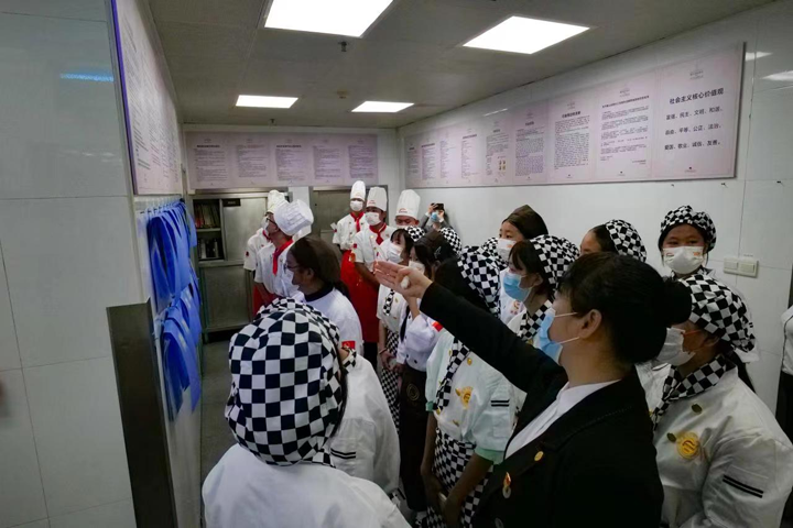 學(xué)生參觀學(xué)習(xí)湖南隆華國際酒店