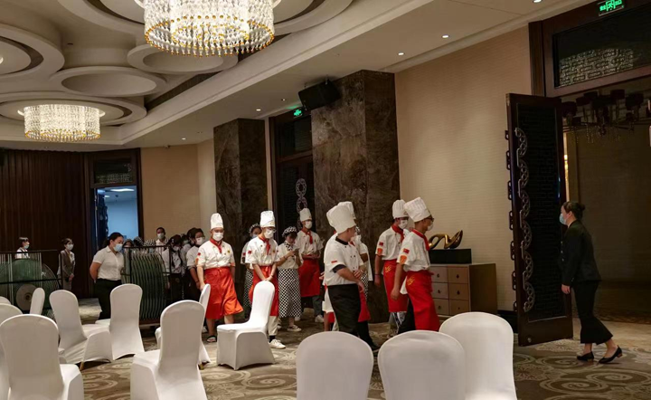 學(xué)生參觀學(xué)習(xí)湖南隆華國際酒店