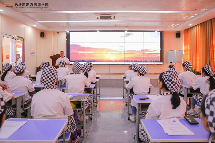 西點企業(yè)走進(jìn)長沙新東方,學(xué)子輕松就業(yè)