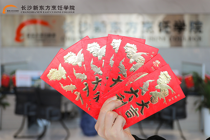 ��(y��u)��