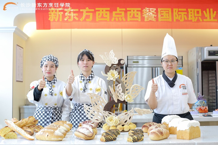 長(zhǎng)沙新東方的「女神」學(xué)員們節(jié)日快樂(lè)