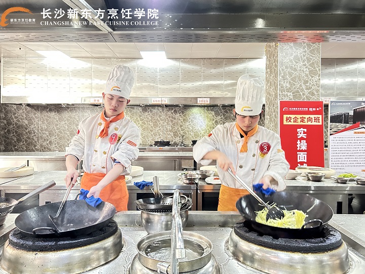 隱廚面向我校中餐專業(yè)學(xué)子開展招聘會