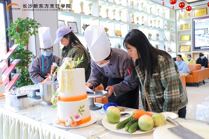 新東方廚師學(xué)費(fèi)價(jià)目表