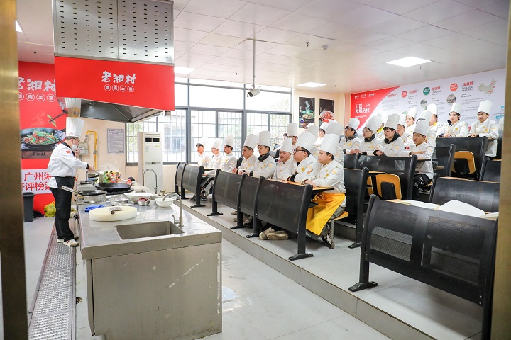 初三學(xué)生擇校