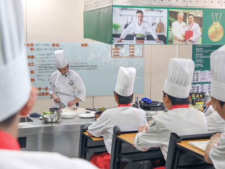 費(fèi)大廚出品總監(jiān)顧慶海