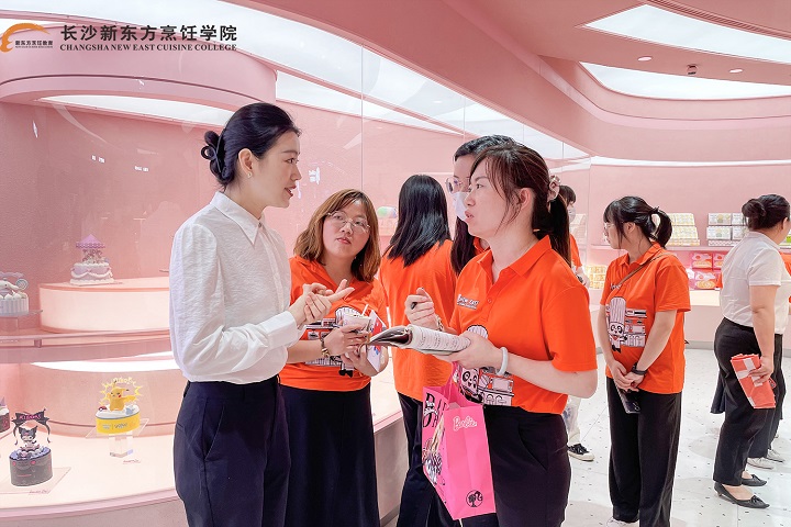 長(zhǎng)沙新東方走進(jìn)好利來(lái)參觀學(xué)習(xí)