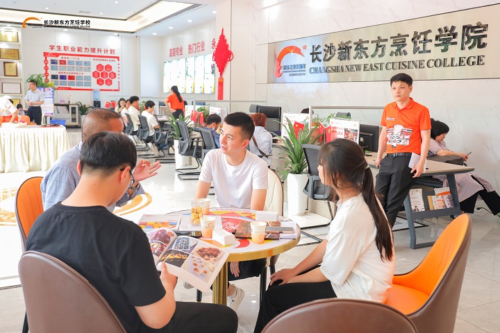 直擊長(zhǎng)沙新東方火熱報(bào)名現(xiàn)場(chǎng)