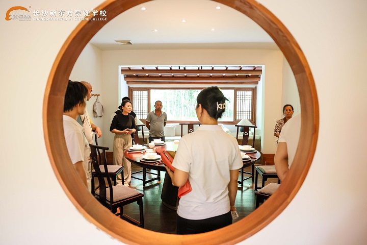 長沙新東方學(xué)子走進(jìn)長沙黑珍珠餐廳——晴溪莊園參觀學(xué)習(xí)