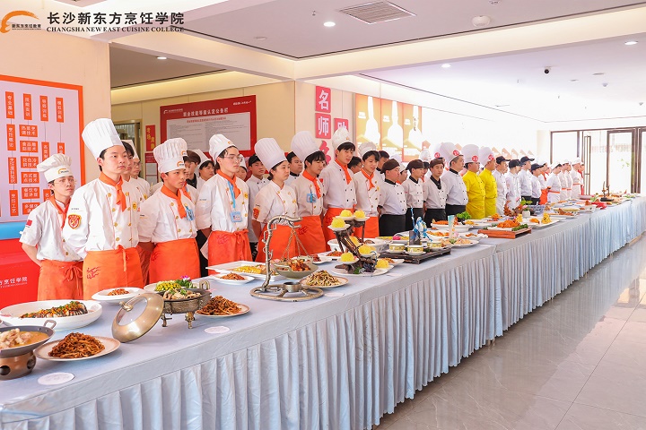 長沙新東方做“六有”新人