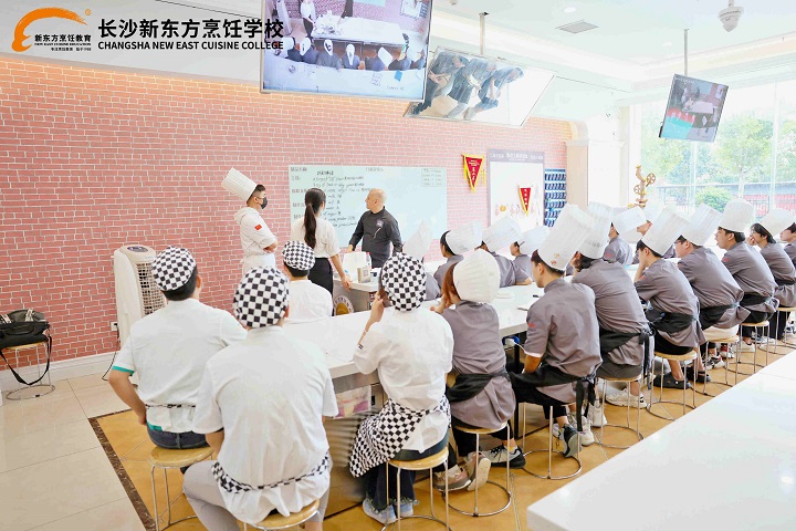 外籍教師進校園