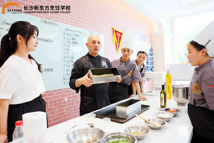 外籍教師進校園