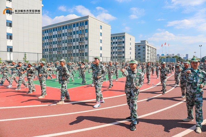 長沙新東2023級新生軍訓