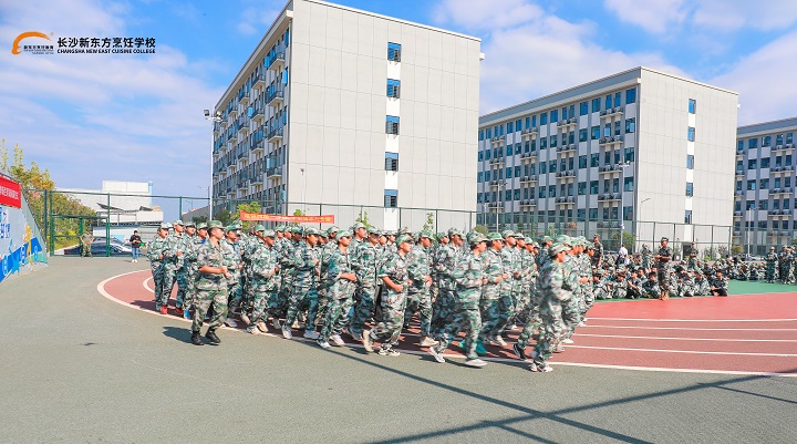 長沙新東2023級新生軍訓
