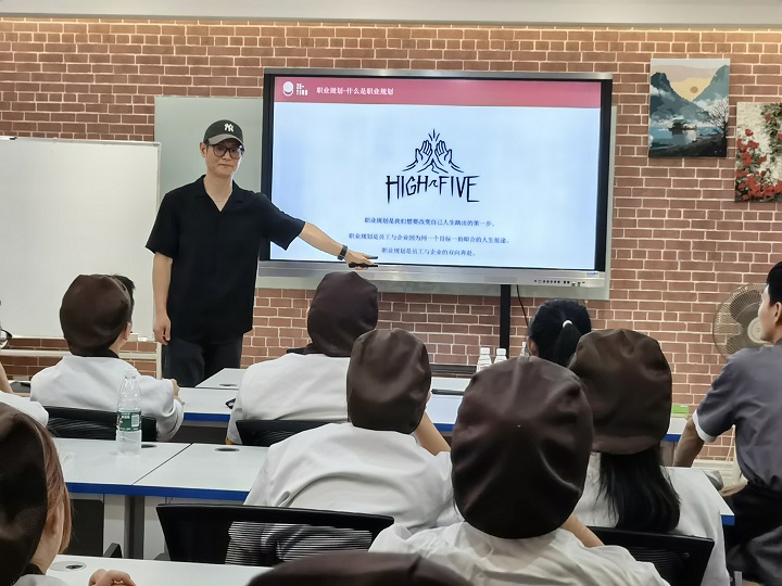 高管進(jìn)校園