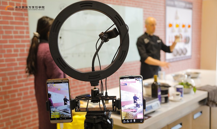 ���c(di��n)δ��(l��i)�͘I(y��)��������Щ