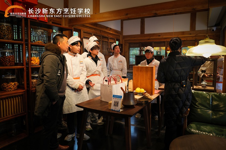 長沙新東方中餐專業(yè)學(xué)生走進晴溪莊園參觀學(xué)習(xí)