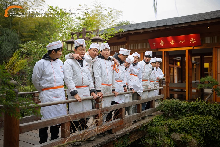 長沙新東方中餐專業(yè)學(xué)生走進晴溪莊園參觀學(xué)習(xí)