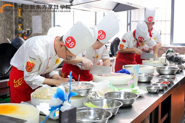 想學(xué)廚師又擔(dān)心學(xué)不會怎么辦