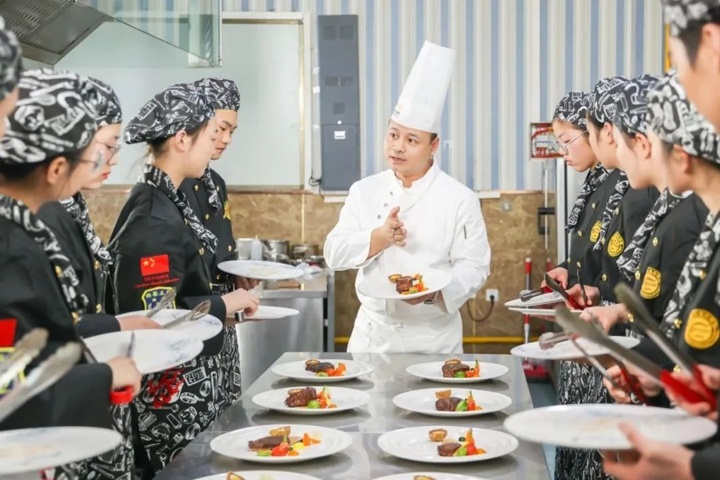 ^귵l(xing)(chung)I(y)W(xu)СԼg(sh)́Lɳ|W(xu)У